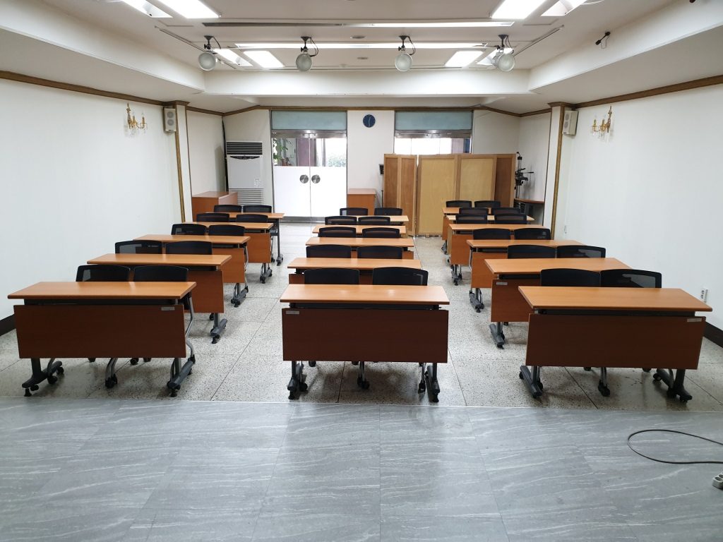 부산시여성회관 2층 소회의실