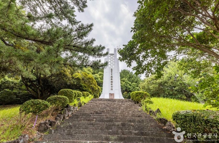 사라봉 숲길에서 만난 제주의 마음, 건입동 모충사 산책기